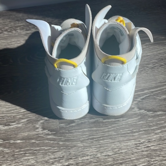 Deconstruct Nike - Picture 3 of 4